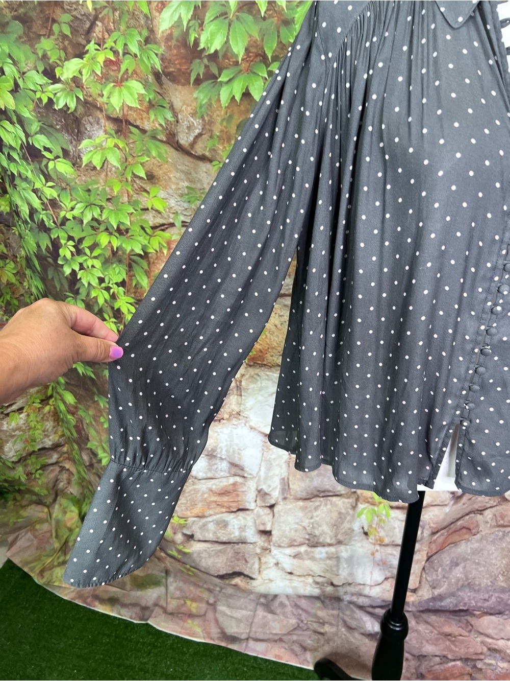 FREE PEOPLE Hi/Lo Gray Dotted Button Front Boho Workwear Swing Blouse, S - Picture 4 of 16